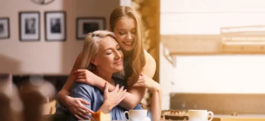 Rüyada küs olduğun annenle konuşmak İslami ve psikolojik yorum