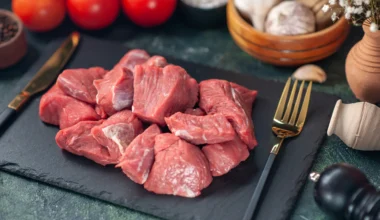 Rüyada çiğ et yemek ve rüya tabiri