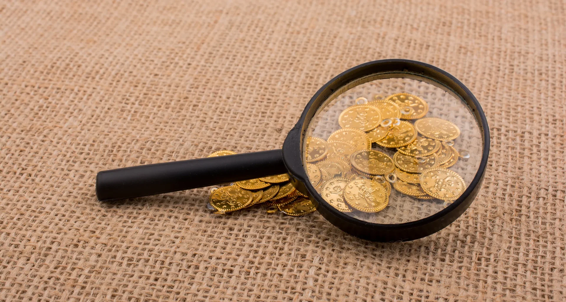 Rüyada altın bulmak, beklenmedik kısmet ve nasibi simgeleyen rüya sembolü